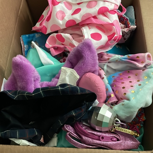 American Girl doll bed and desk set with accessories and clothes - Picture 4 of 16